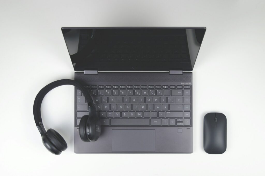 Wholesale consumer electronics: HP laptop, JBL headphones and wireless mouse